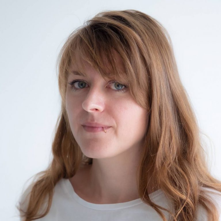 A photo of Jasmin – a freelance Art Director and Communication Designer with 13+ years of experience in agencies and corporate environments with focus on B2B projects.